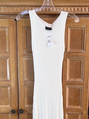 Miou Muse Sleeveless Ribbed Creme Long Dress Small